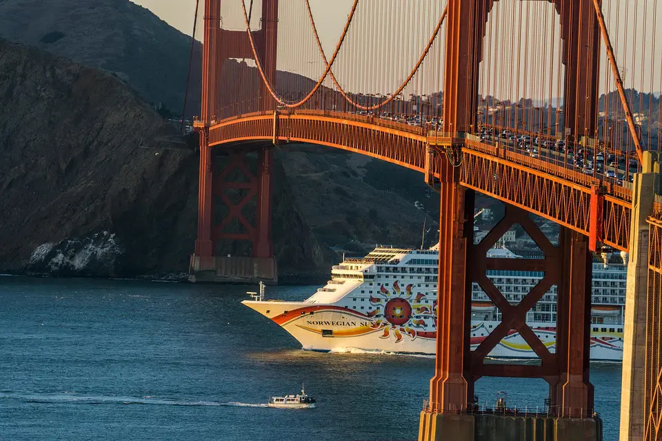 Explore Hawaii by Sea: The Best Cruise Options cruise to hawaii