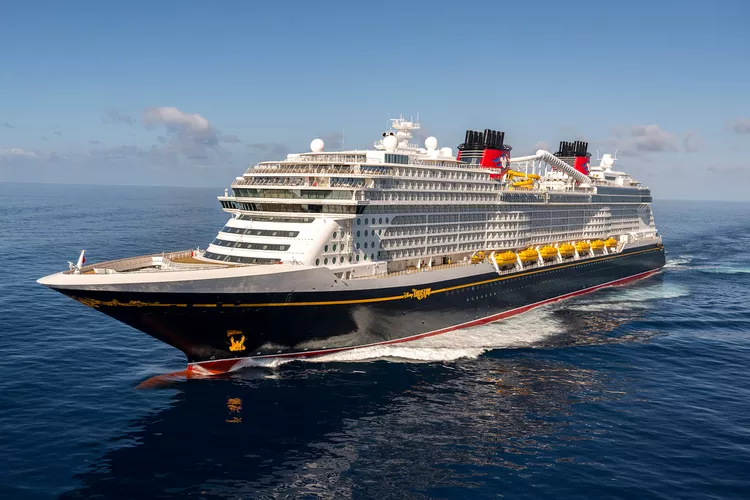 disney-treasure-cruise-ship-112124-13-309540e4640d45d1ab1faa8134994097 disney-treasure